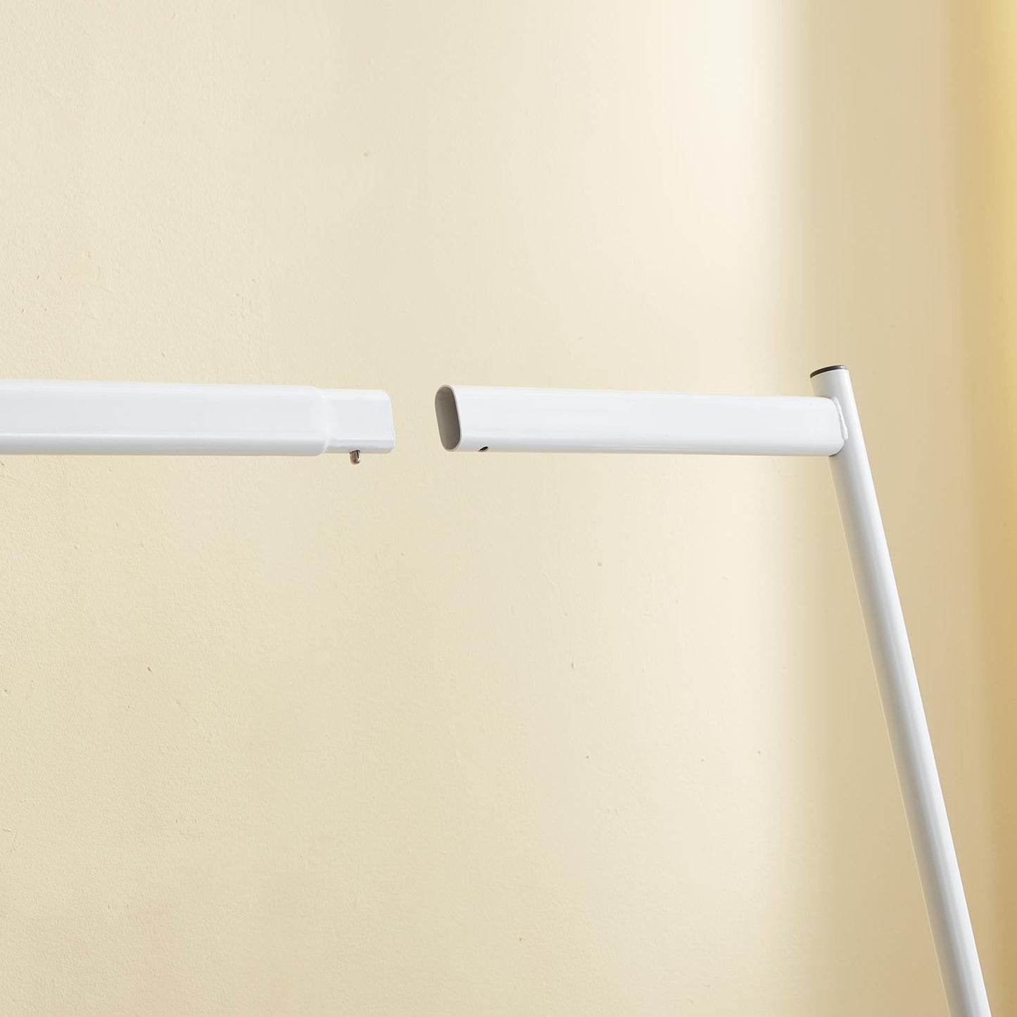 4ft  x 5ft Heavy duty clothes rail in white