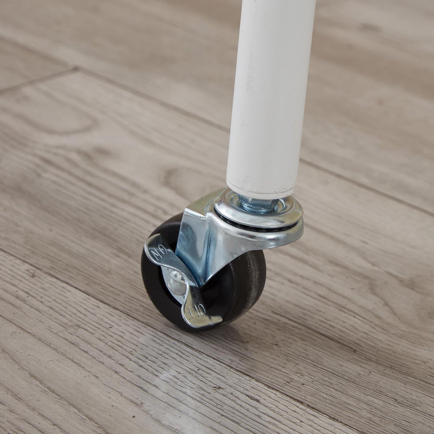 6ft x 5ft Heavy duty clothes rail in white